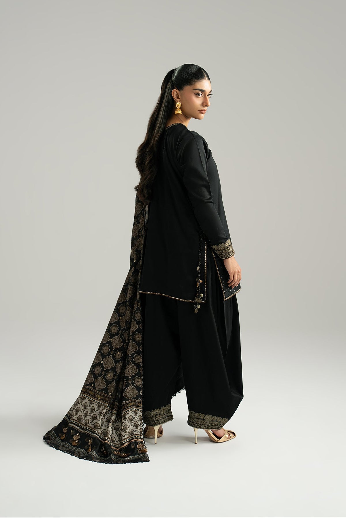 Eclipse short kameez detail — contrast fabric edging and goti lace finishings | Mannam Pima cotton