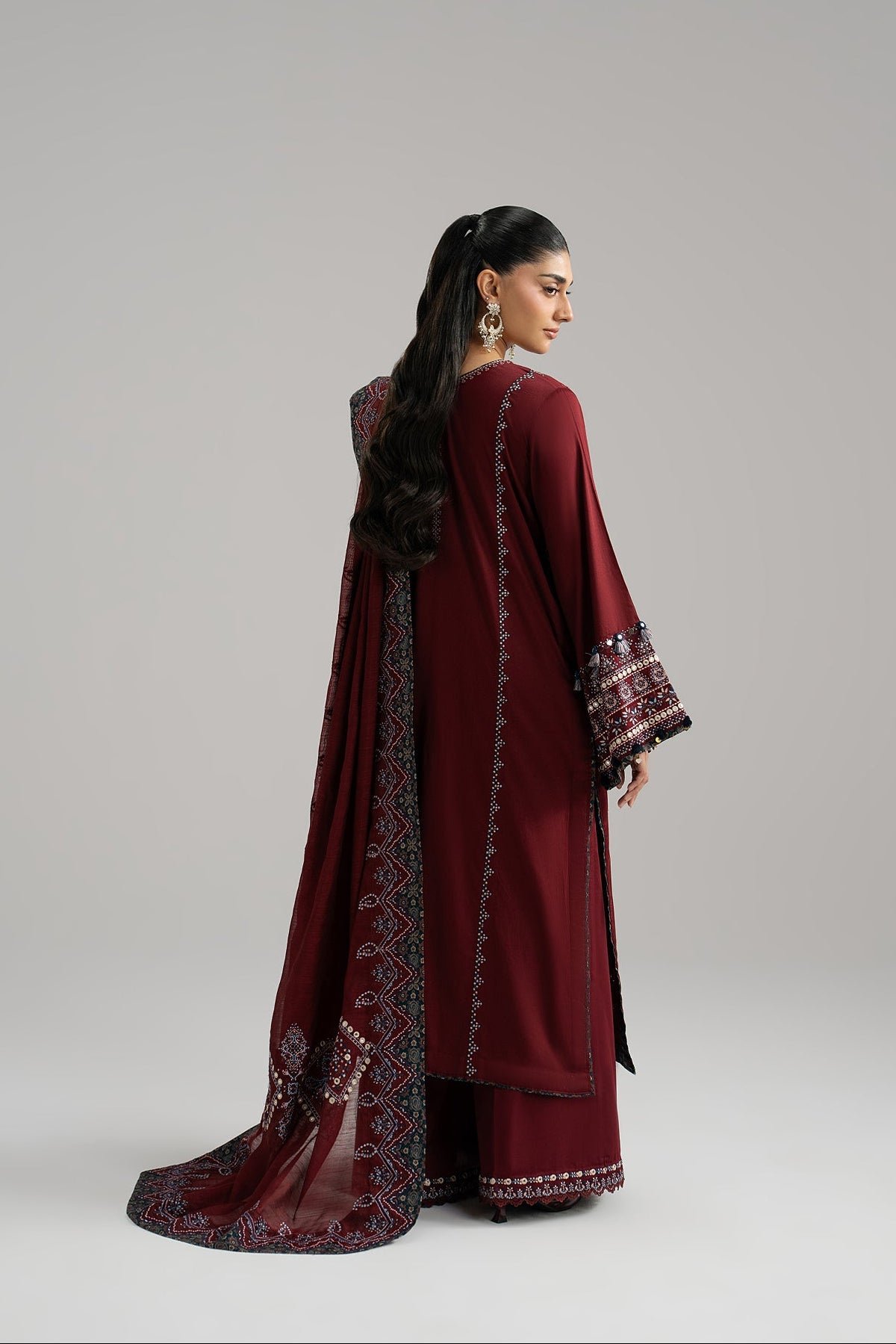 Saffron Set close-up — scalloped embroidery on dupatta with ajrak print | Mannam Pakistani cotton