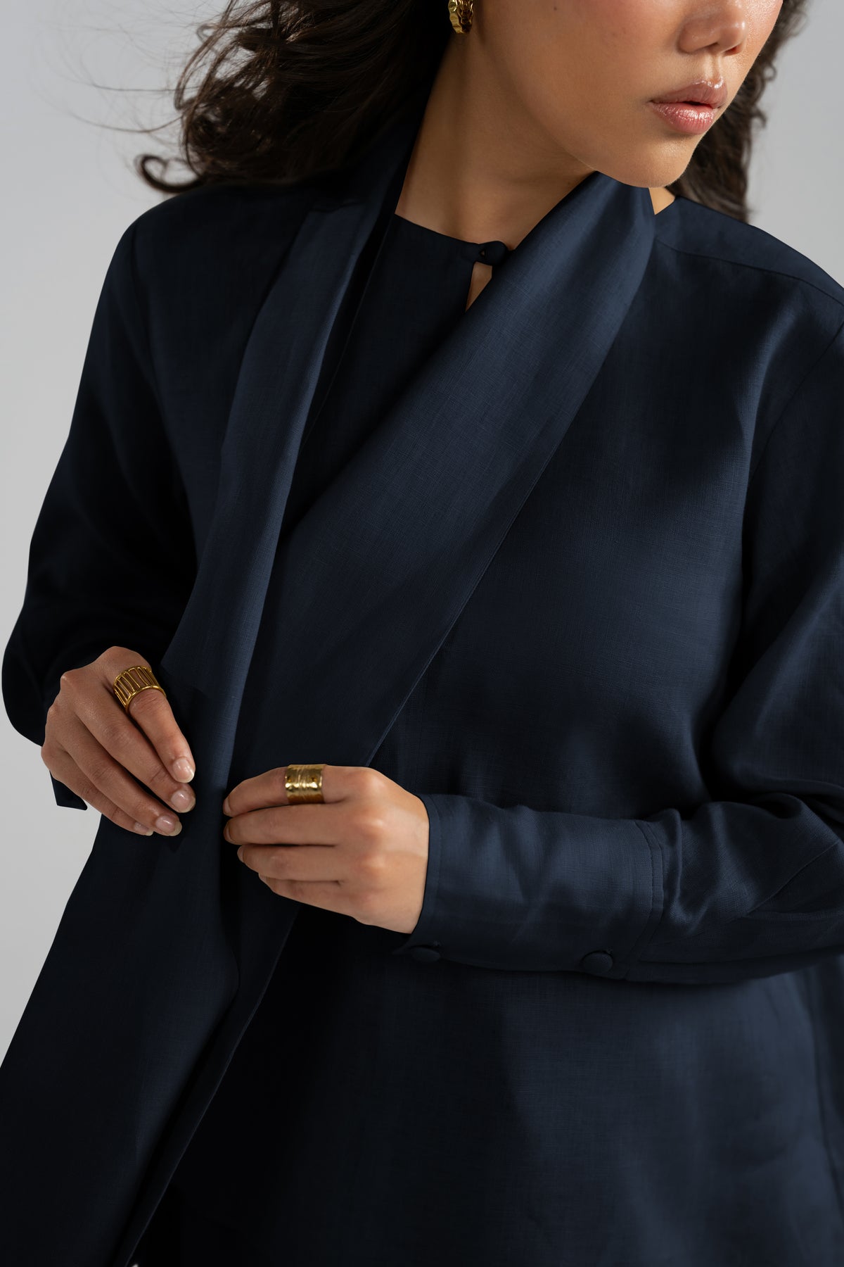 Close-up front view of the Cove Set in navy blue, highlighting the pure linen fabric weave, keyhole neckline, and draped short scarf.