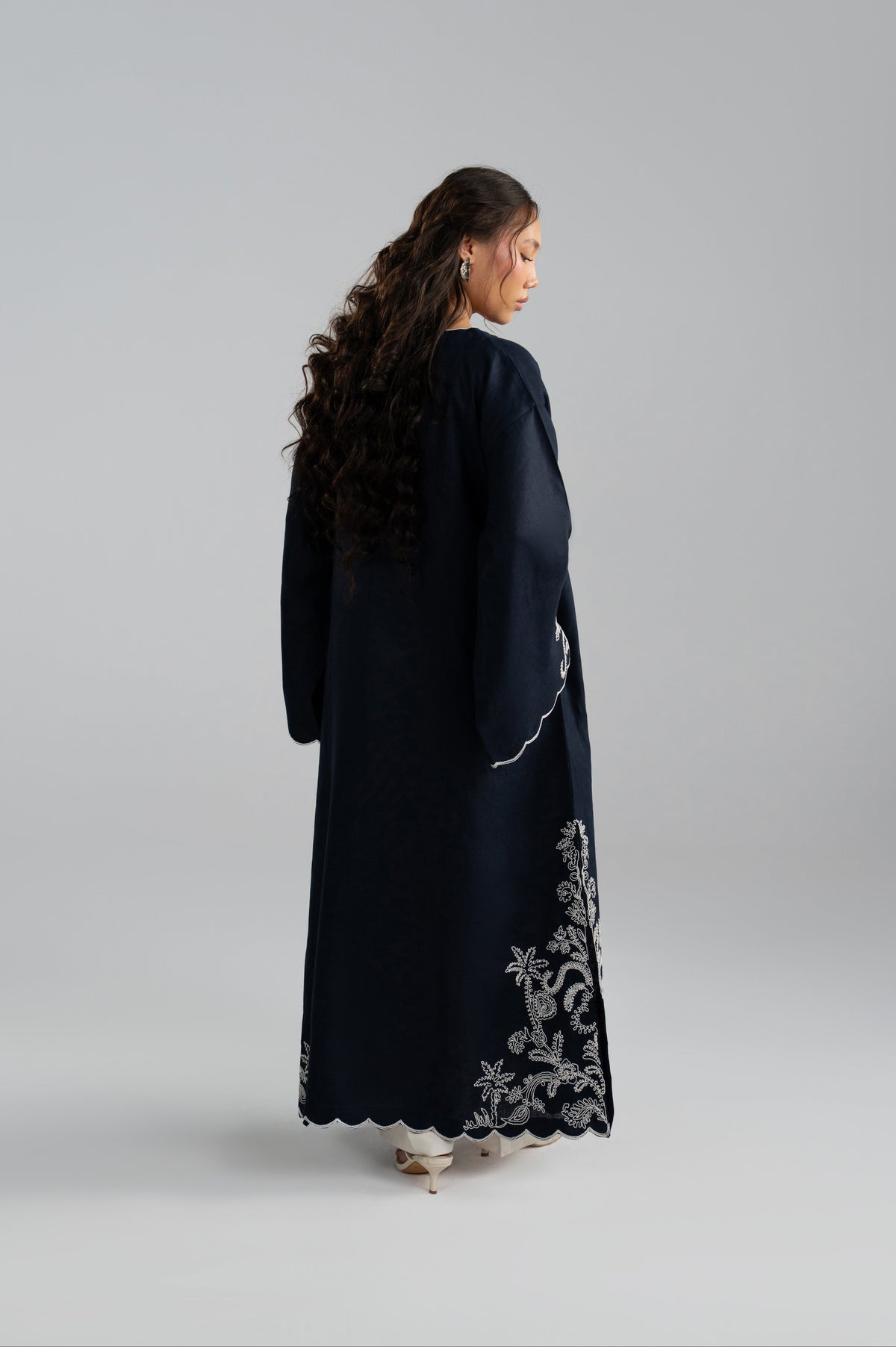 Back view of Selene Set navy kaftan with white wide-leg trousers