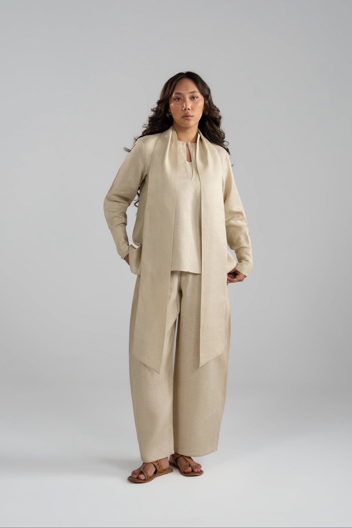 Tuscany Set pure linen beige three-piece with keyhole neckline, balloon trousers and matching scarf